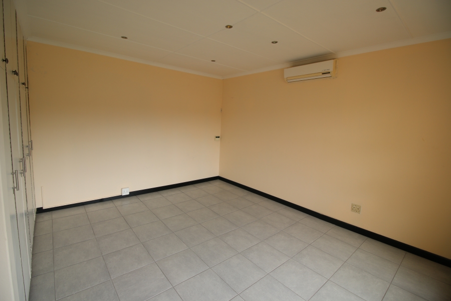 4 Bedroom Property for Sale in Beacon Bay North Eastern Cape